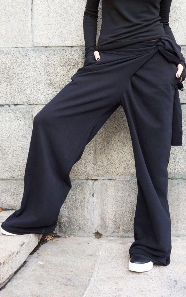 Loose cotton black trousers