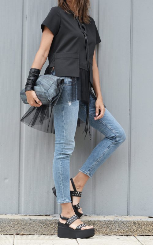 Short sleeves with tulle trim
